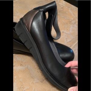 Dansko Women’s Jenna Black Leather Wedge